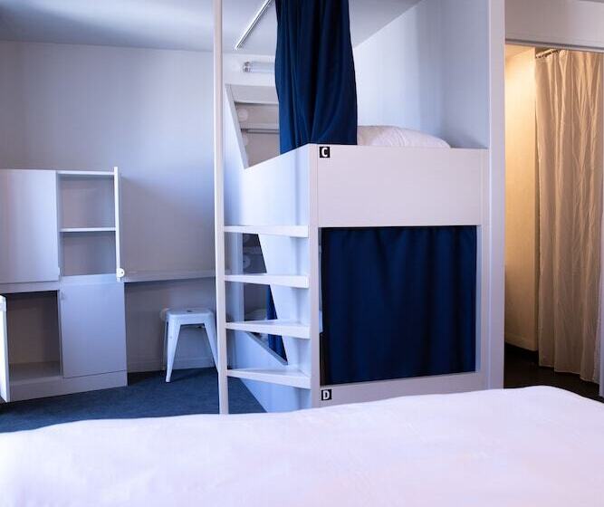 غرفة عائلية, The People   Tours