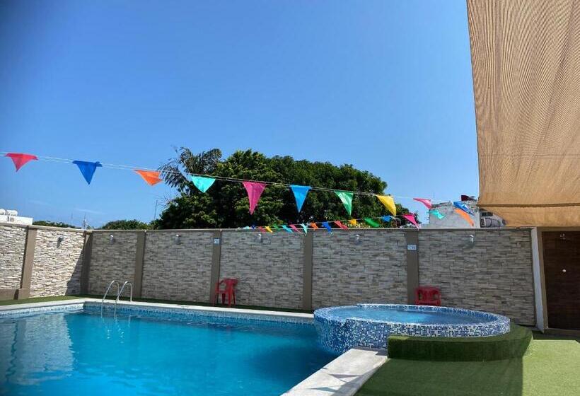 اتاق راحتی سه تخته, Tucán Veracruz