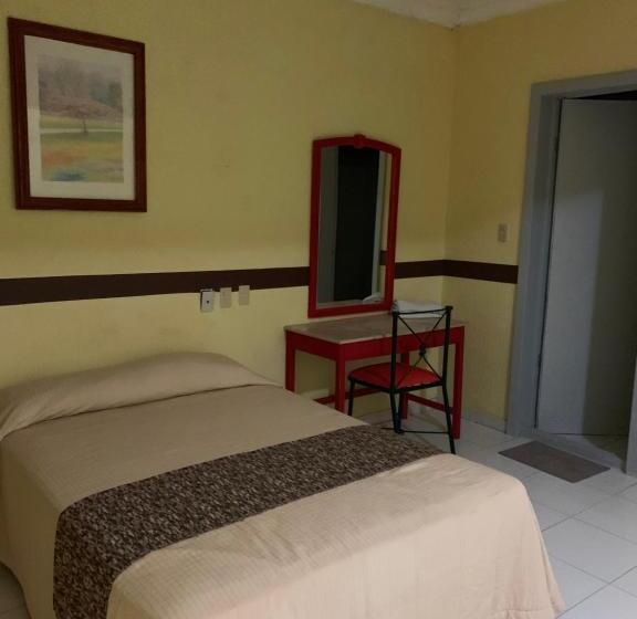 اتاق راحتی سه تخته, Tucán Veracruz