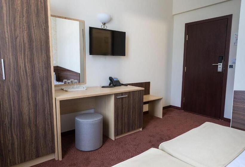 이코노미 룸, Central