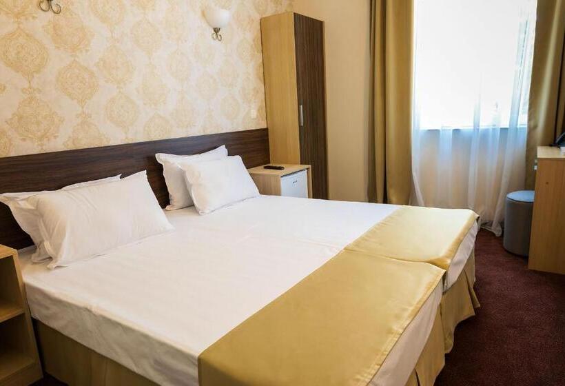 이코노미 룸, Central