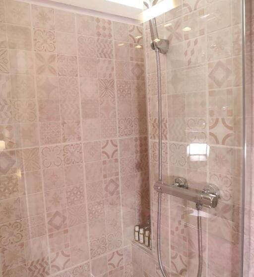 اتاق استاندارد با چشمانداز استخر, Hôtel Saint Georges