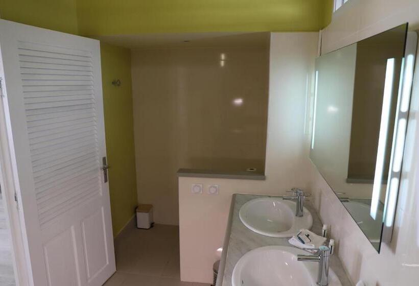 سوییت با چشمانداز دریا, Hôtel Saint Georges