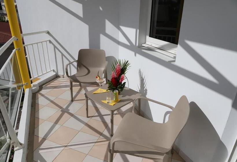 سوییت با چشمانداز دریا, Hôtel Saint Georges