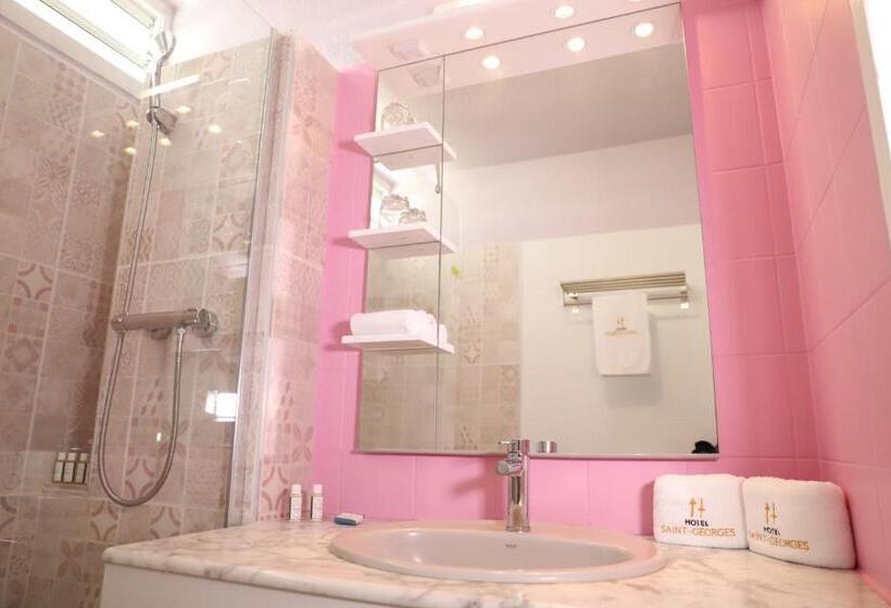 اتاق استاندارد سه تخته با چشمانداز استخر, Hôtel Saint Georges