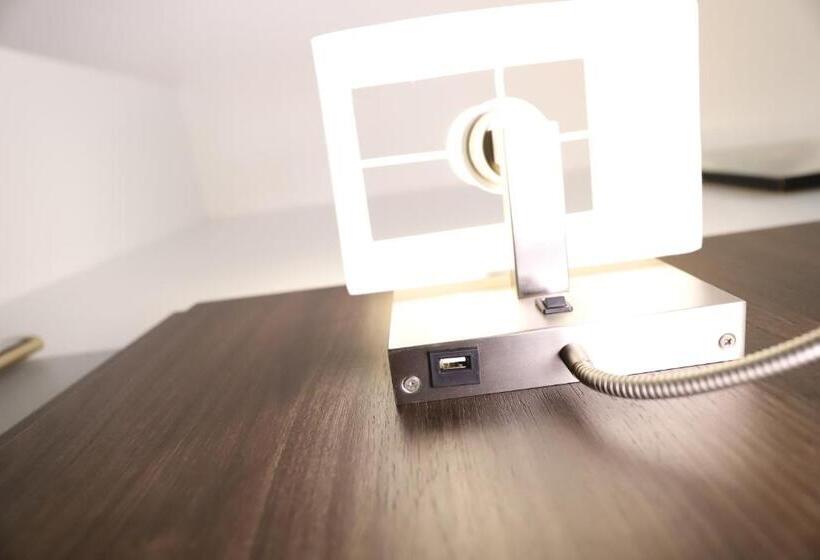 اتاق استاندارد سه تخته با چشمانداز استخر, Hôtel Saint Georges