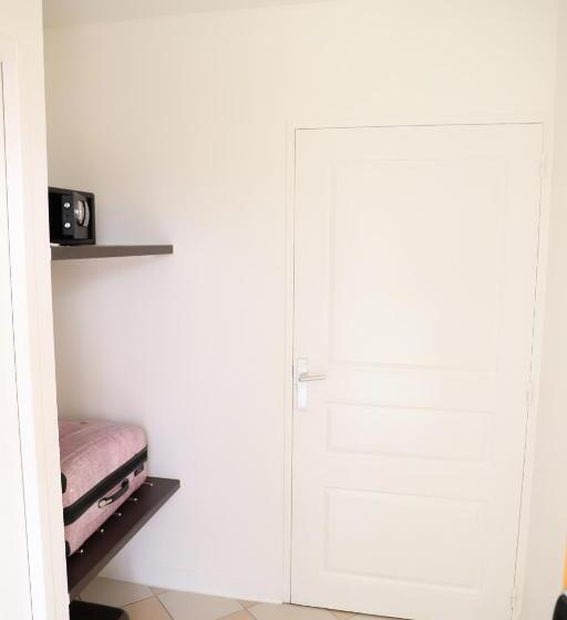 اتاق کلاسیک سه تخته, Hôtel Saint Georges