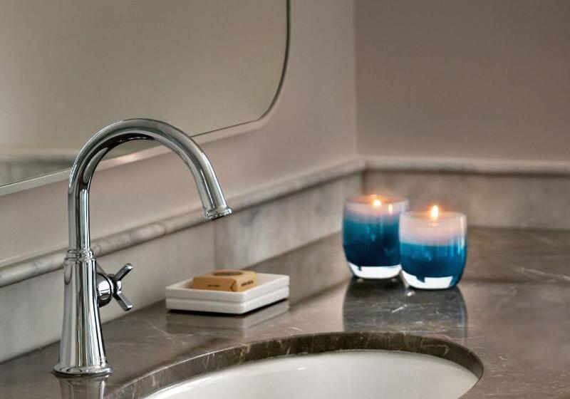 带大床的豪华间, Seaside Hotel North Vancouver