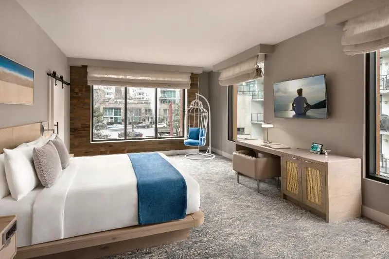اتاق سوپریور با تخت بزرگ, Seaside Hotel North Vancouver