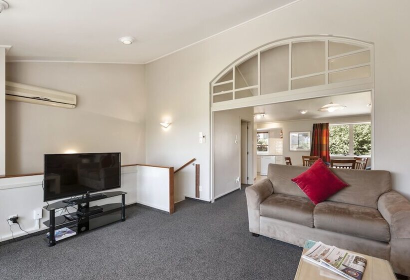 דירת 2 חדרי שינה עם נוף לגינה, The Village Resort