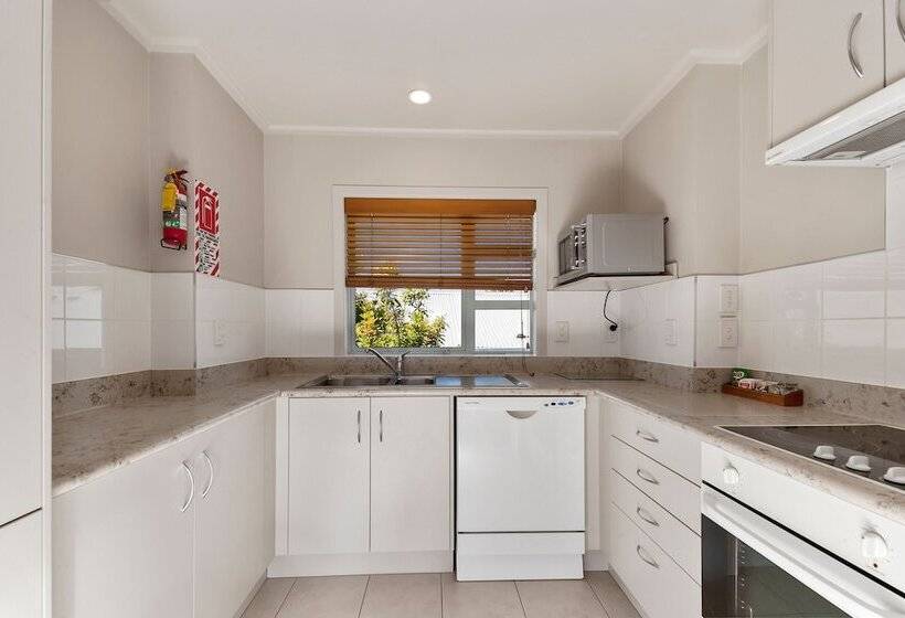 דירת שני חדרים, The Village Resort