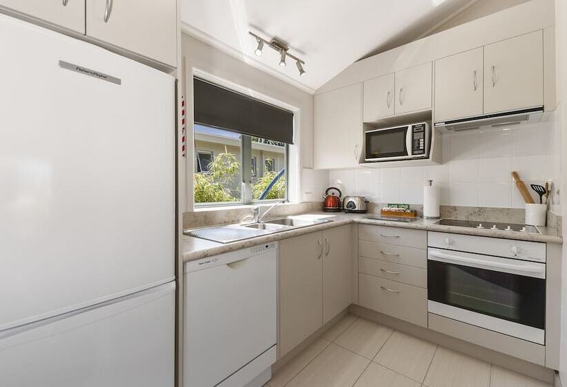 דירת שני חדרים, The Village Resort