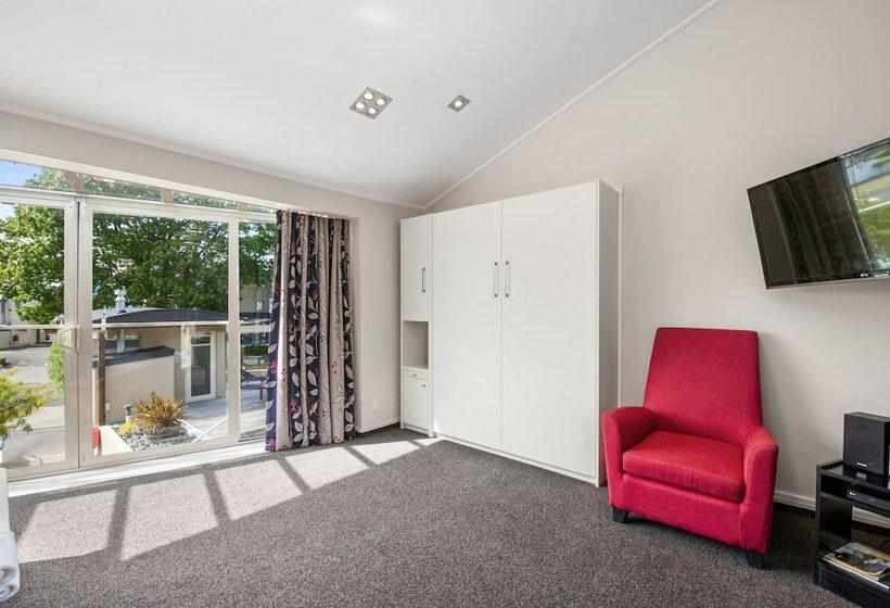 דירת שני חדרים, The Village Resort