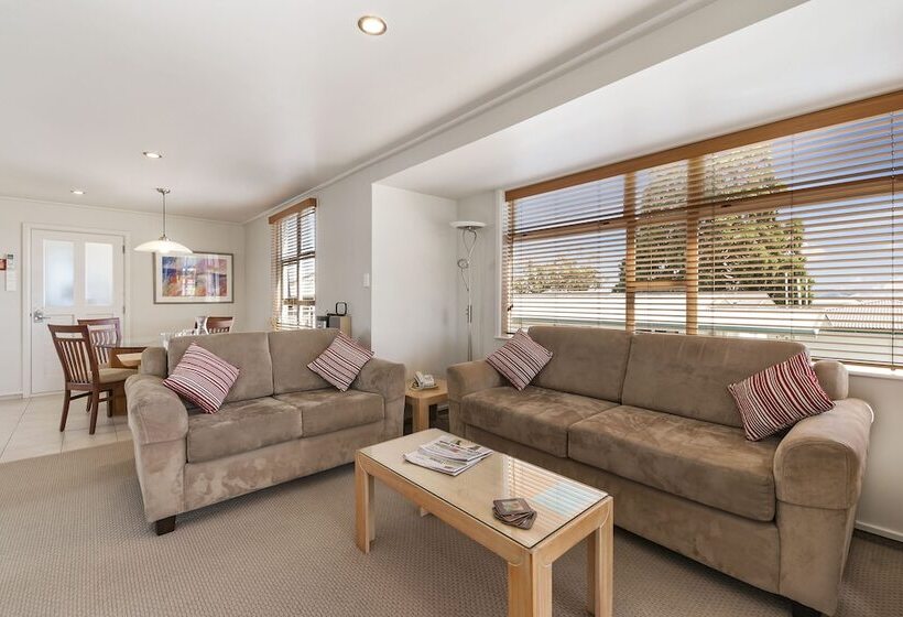 סוויטה, The Village Resort