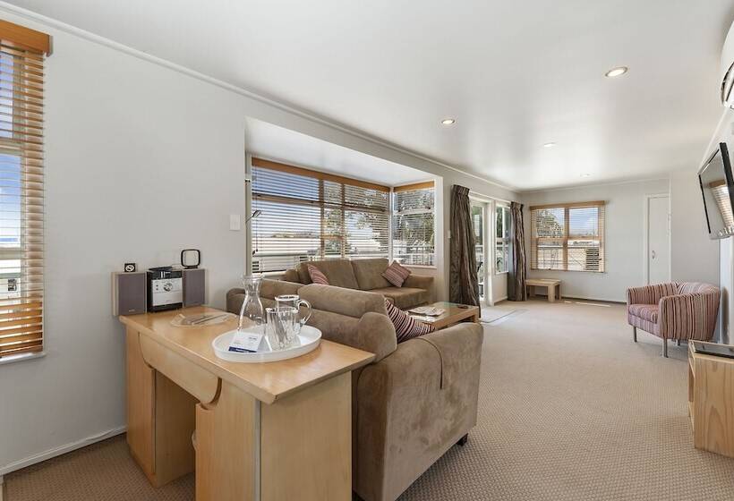 סוויטה, The Village Resort