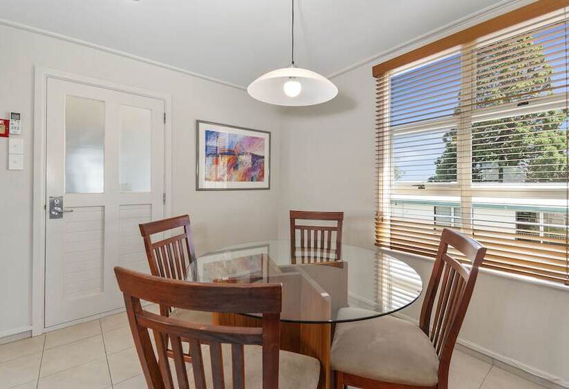 סוויטה, The Village Resort