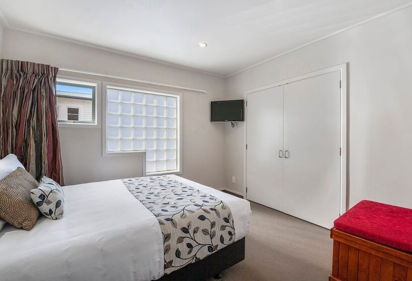 סוויטה, The Village Resort