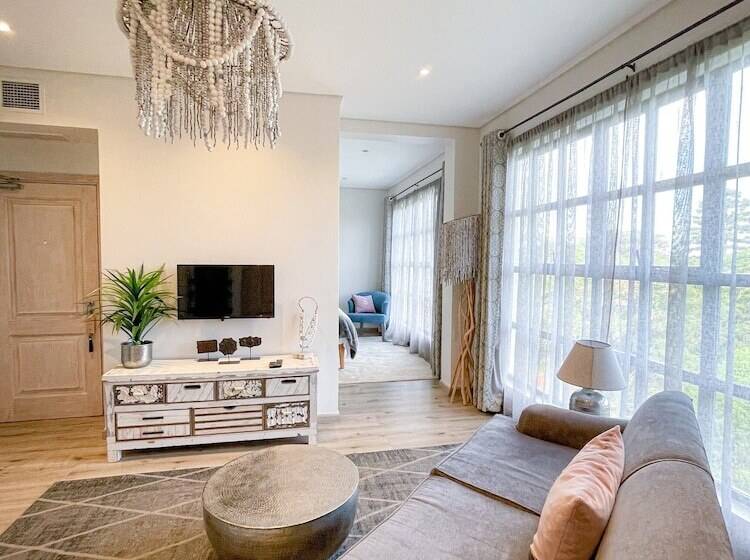 Suite, Latitude 0 Degrees