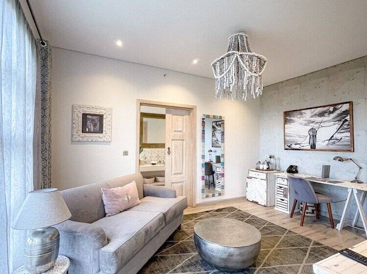 Suite, Latitude 0 Degrees