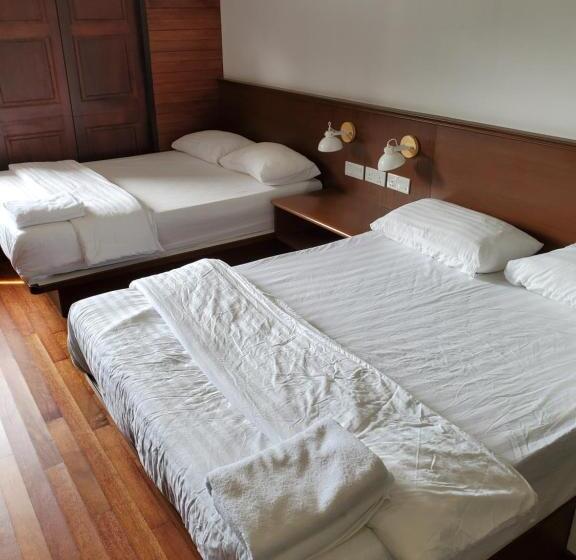 Полулюкс, Little Kampung Studio