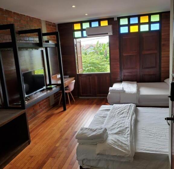 주니어 스위트, Little Kampung Studio