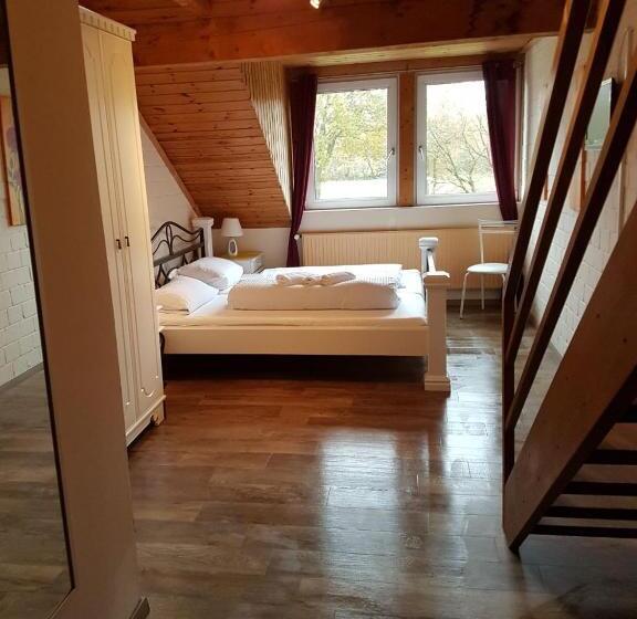 Номер Стандарт Вид на Сад, Zur Schanze Holtgast Apen