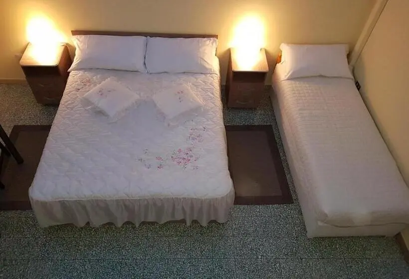 اتاق استاندارد سه نفره, Villa Alba