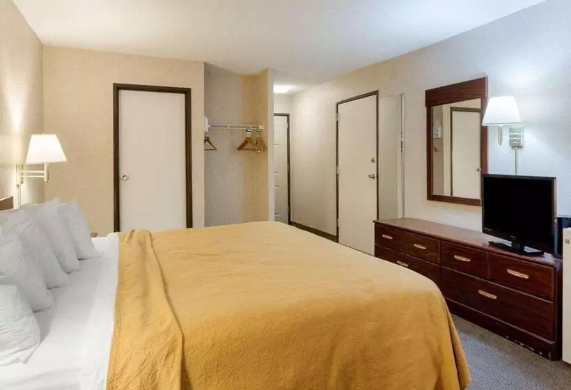 キングサイズベッドのスタンダードルーム, Quality Inn