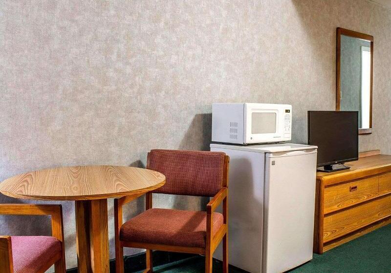 اتاق استاندارد با تخت بزرگ, Rodeway Inn Moosic Scranton