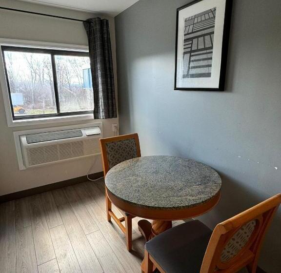 스탠다드 룸 킹사이즈 침대, Rodeway Inn Moosic  Scranton