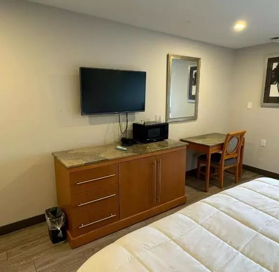 身障者適用キングサイズベッドルーム, Rodeway Inn Moosic  Scranton
