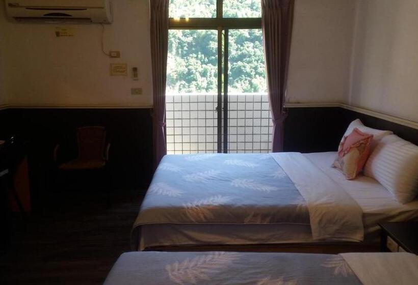 חדר סטנדרט לארבעה, Lei Zhiben Hot Spring