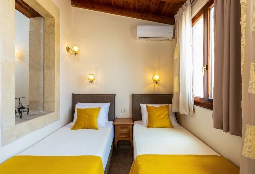 جناح مطلّ علي حمام السباحة, Phaedra Suites