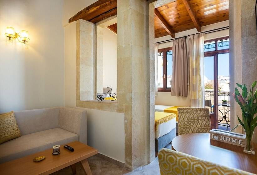 جناح مطلّ علي حمام السباحة, Phaedra Suites