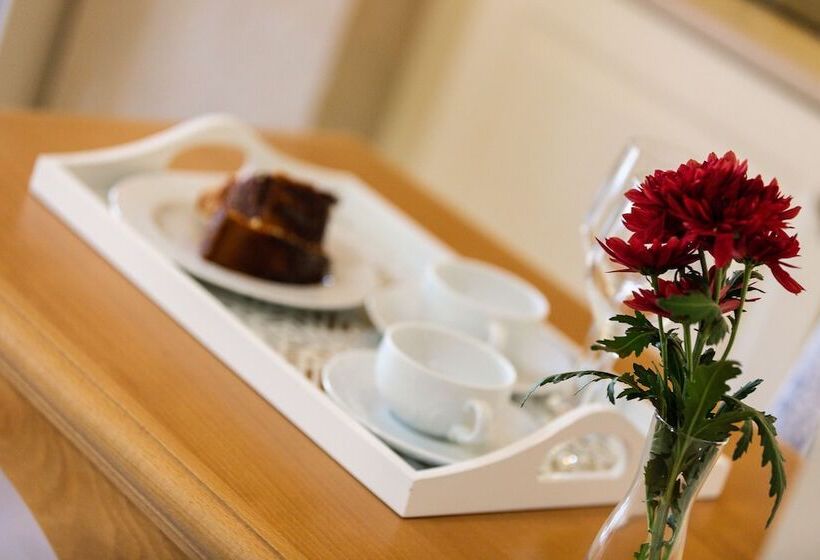 جناح مطلّ علي حمام السباحة, Phaedra Suites