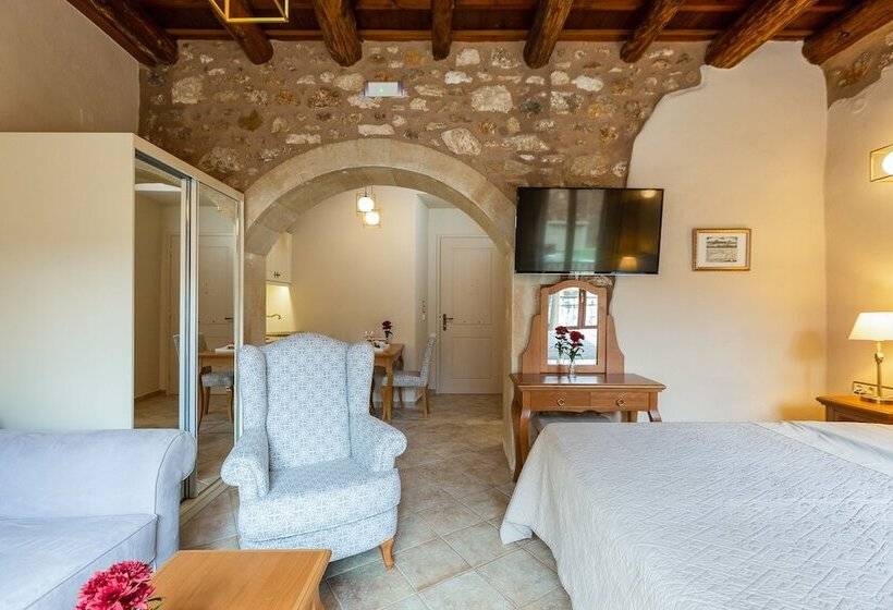 جناح مطلّ علي حمام السباحة, Phaedra Suites