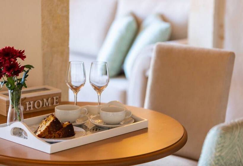 غرفة دوبلكس, Phaedra Suites