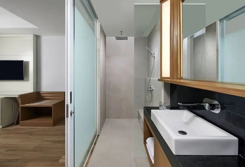 プールの見えるデラックスルーム, Fairfield By Marriott Bali Kuta Sunset Road