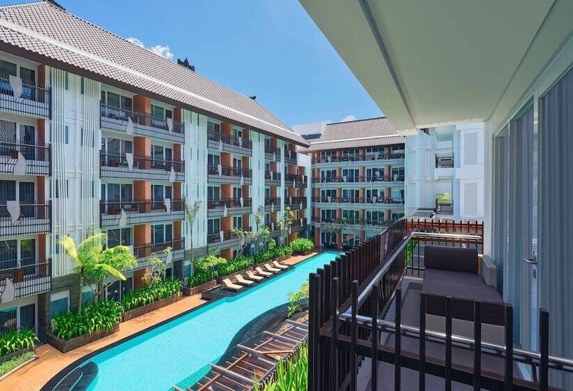 غرفة ديلوكس مطلة على حمام السباحة, Fairfield By Marriott Bali Kuta Sunset Road