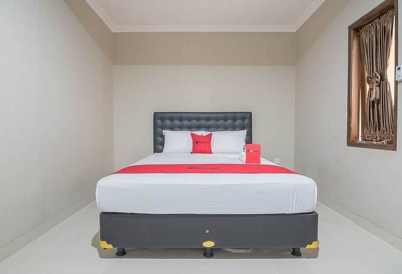 Номер Economy, Reddoorz Near Ambarukmo Yogyakarta 2