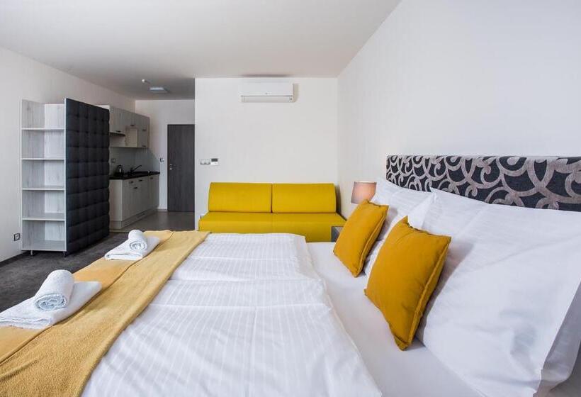 اتاق لوکس با بالکن, Penzion čáp