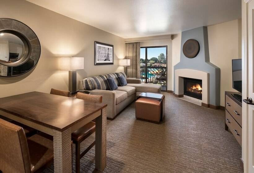 套房带泳池景, Hilton Sedona Resort At Bell Rock