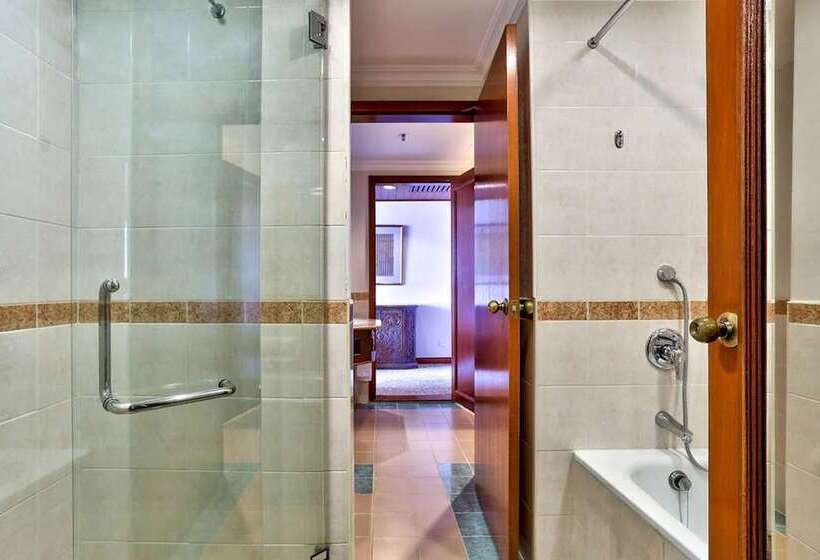 带大床的套房, Hilton Sedona Resort At Bell Rock