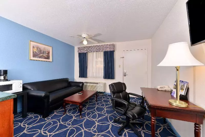 Deluxe Suite King Bed, Americas Best Value Inn And Suites Houston/northwest Brookhollow