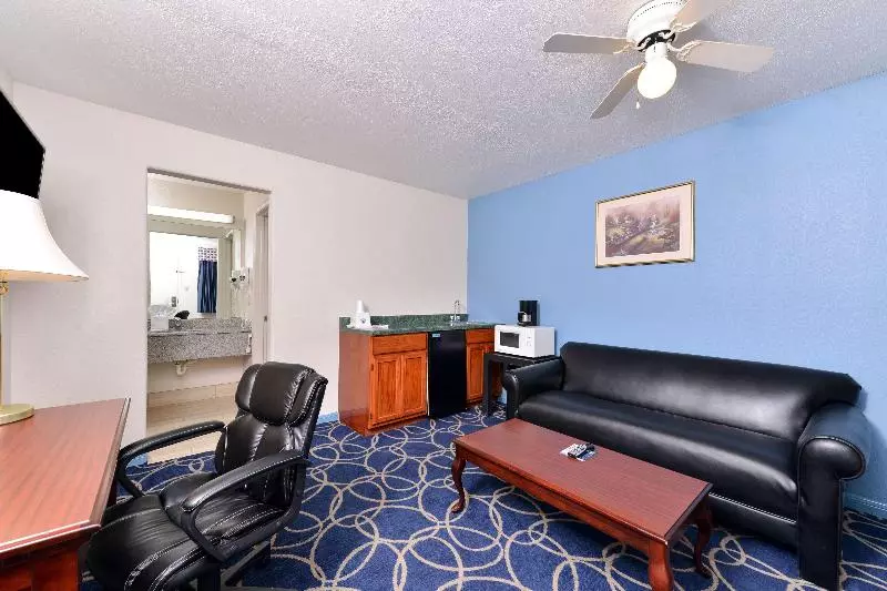 Deluxe Suite King Bed, Americas Best Value Inn And Suites Houston/northwest Brookhollow