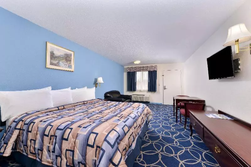 Deluxe Suite King Bed, Americas Best Value Inn And Suites Houston/northwest Brookhollow