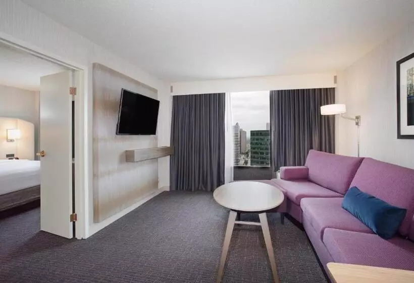 سوئیت با تخت بزرگ, Crowne Plaza Kansas City Downtown, An Ihg