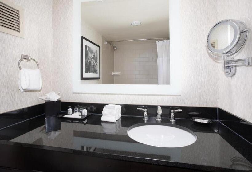 غرفه قياسيه سريرين مزدوجين, Crowne Plaza Kansas City Downtown, An Ihg