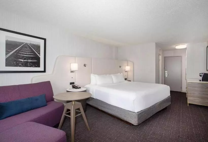 اتاق استاندارد با تخت بزرگ, Crowne Plaza Kansas City Downtown, An Ihg