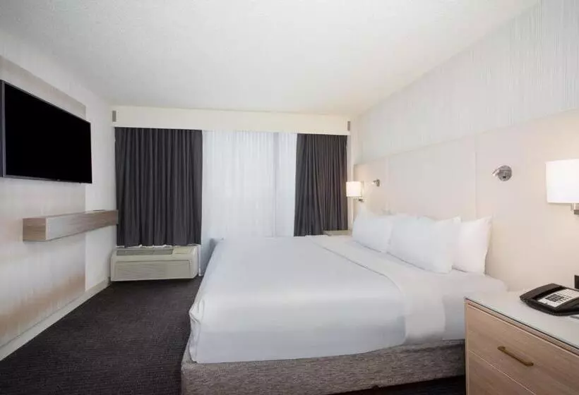 اتاق استاندارد با تخت بزرگ, Crowne Plaza Kansas City Downtown, An Ihg
